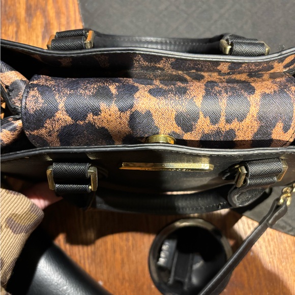 Steve Madden Black Purse with Animal Print and Gold Details - Picture 5 of 6